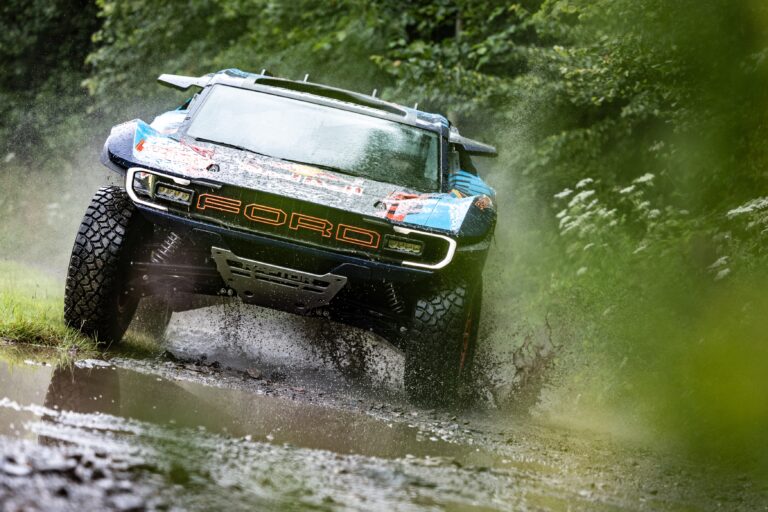 El nuevo Ford Raptor T1+ listo para los Raids incluyendo el Dakar