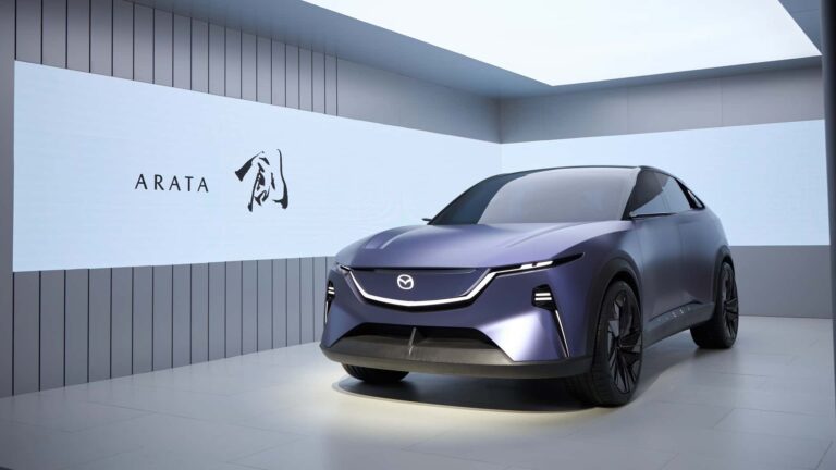 ¿Mazda simplifica su logo?