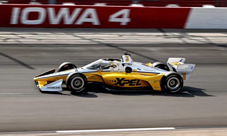 Intenso día de calor y trabajo para los equipos de IndyCar en Iowa