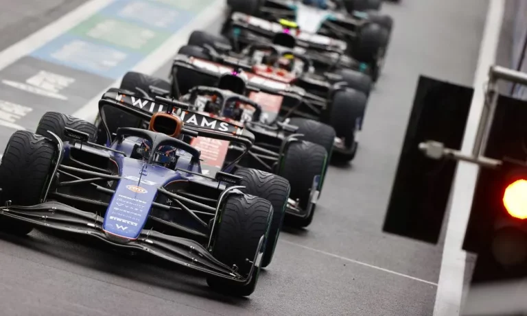 Ahora que Carlos Sainz ha fichado, ¿quién dirige el mercado de pilotos de F1?