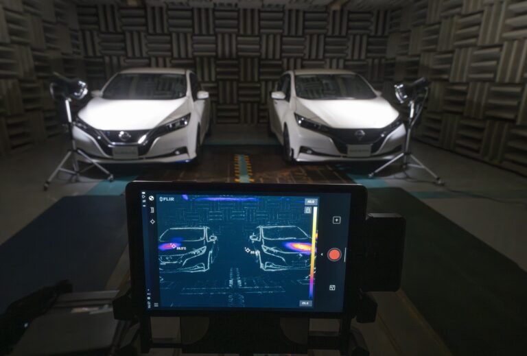 Nissan prueba tecnología de pintura que ayuda a reducir las temperaturas de la cabina y el consumo de energía