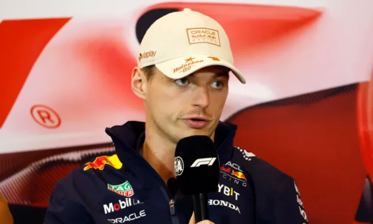 Exasperado por la sanción por lenguaje inapropiado, Max Verstappen emprendió una cruzada contra la FIA