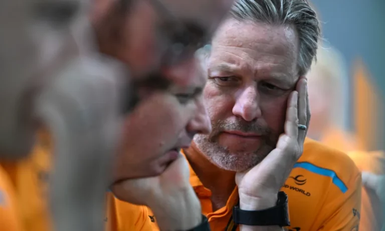 Zak Brown cuestiona la vuelta más rápida de RB con Ricciardo en Singapur
