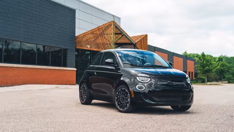 Fiat detiene la producción del hatchback eléctrico 500e