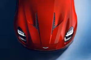 El Vanquish 2025 cuenta con una nueva plataforma, un nuevo motor V12 y algunas ideas de la vieja escuela