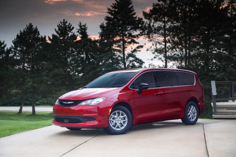 Nuevo Voyager regresa como una opción económica a la familia de minivans Chrysler