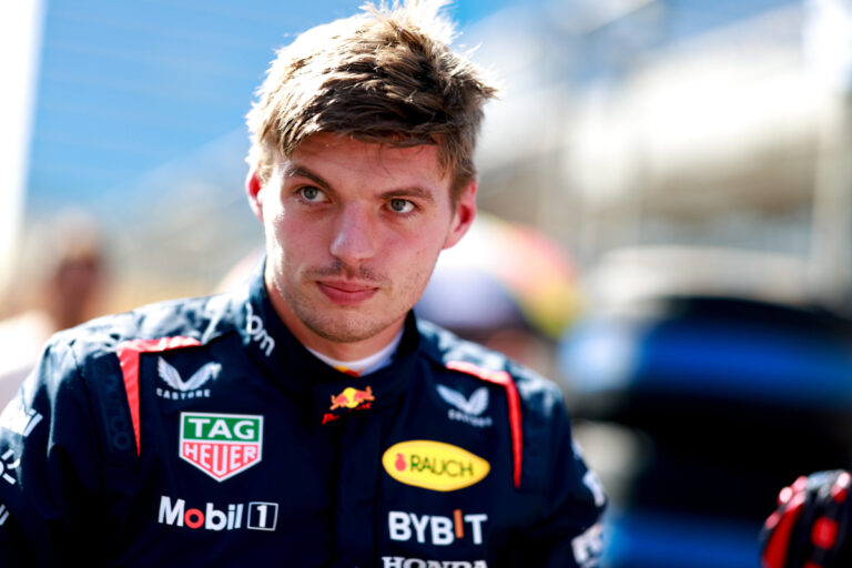 Verstappen fue fotografiado conduciendo el auto de su rival de F1 en un desarrollo IMPRESIONANTE
