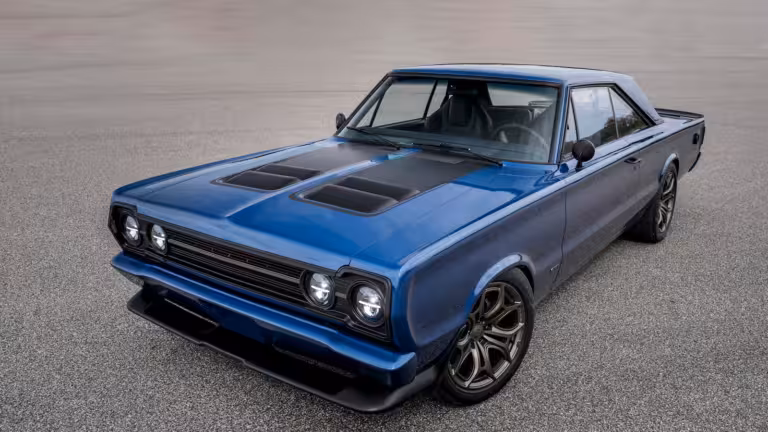 Stellantis juega con la conversión de gasolina a electricidad con un concepto destinado al SEMA inspirado en el Plymouth GTX