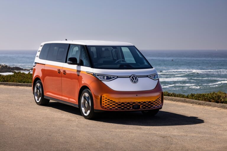 Volkswagen ID. Buzz incluido en la lista de los Mejores Autos Nuevos de 2025 de Autotrader