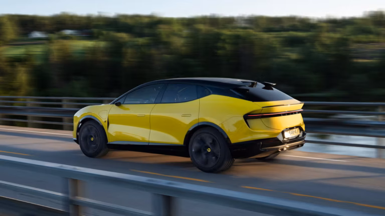 Lotus da marcha atrás en sus planes de vehículos eléctricos y ofrecerá híbridos enchufables