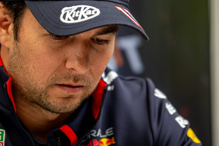 Red Bull confirma la decisión de reemplazar a Checo Pérez