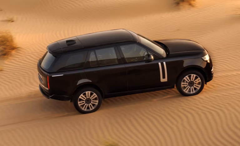 Range Rover EV se somete a pruebas en el desierto antes de su lanzamiento en 2025