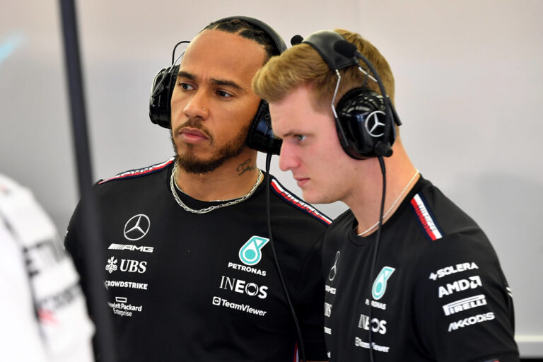 Lewis Hamilton se despide del equipo mientras Mercedes anuncia la salida de Mick Schumacher