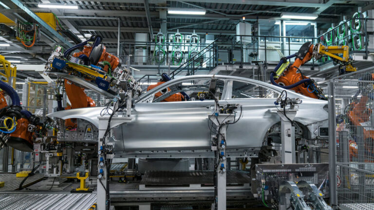 Las nuevas fábricas de BMW, BYD y CATL en Hungría calientan motores