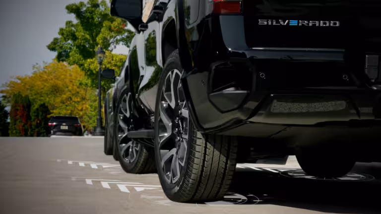 Chevrolet agrega la capacidad de conducción diagonal Sidewinder a la Silverado EV 2025