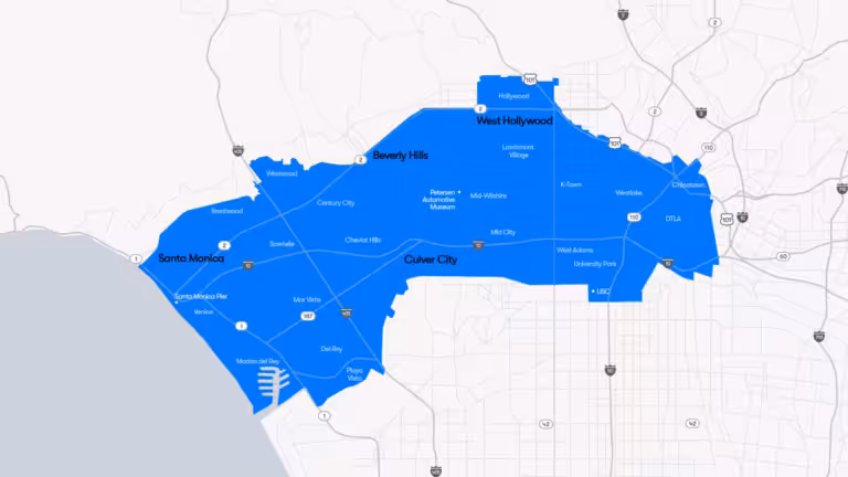 Waymo inicia servicio de robotaxi en Los Ángeles