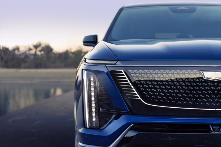 Cadillac completa su gama de EV’s con el crossover de tres filas Vistiq 2026