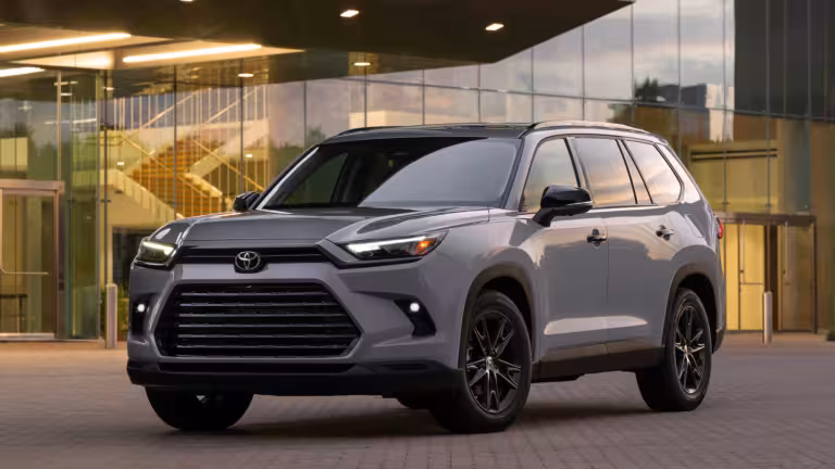 Toyota Grand Highlander agrega un nuevo equipamiento de entrada para el 2025
