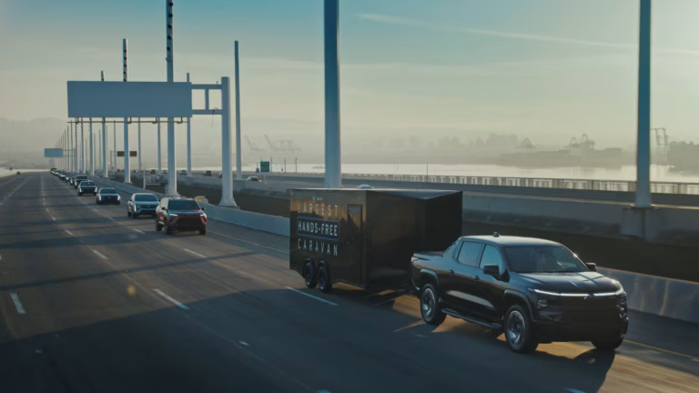 GM exhibe tecnología de manos libres con la caravana Bay Bridge