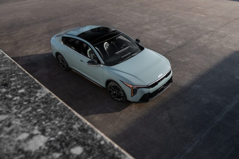 Nuevo Kia K4 2025: elevando el sedán compacto con espacio líder en su clase