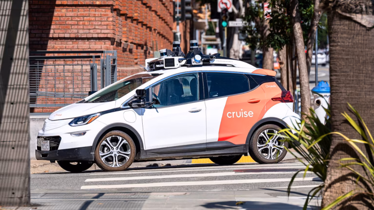 GM abandona robotaxis y se centra en la eficiencia