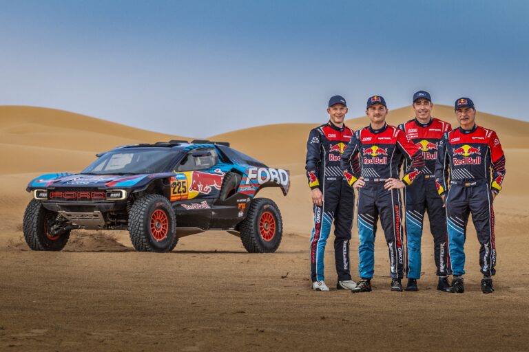 Cuatro leyendas y el Raptor T1+ listos para conquistar el Rally Dakar