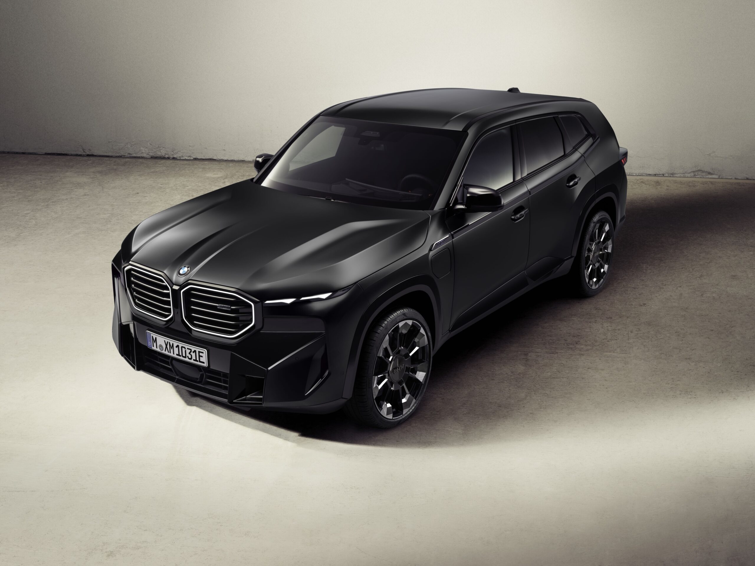 BMW y Kith presentan XM de edición limitada durante Art Basel Miami Beach