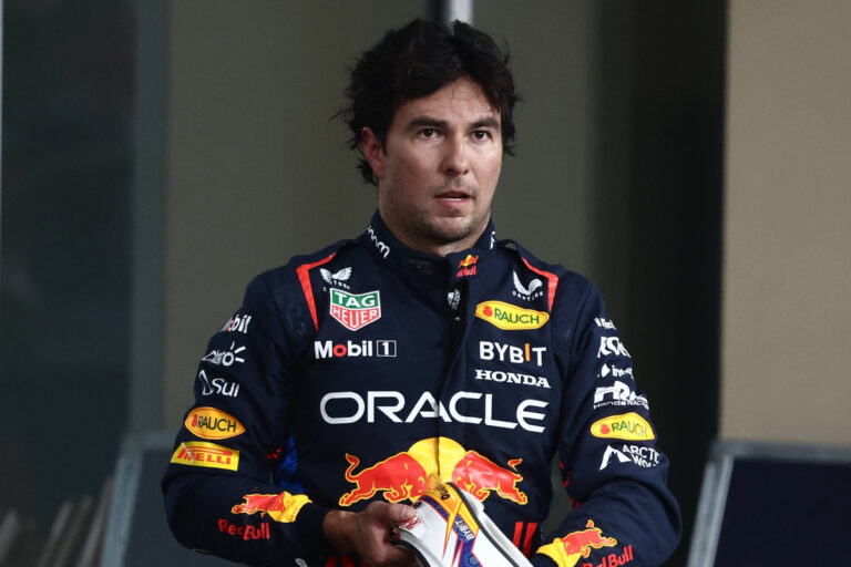 Sergio ‘Checo’ Pérez recibe premio de la FIA