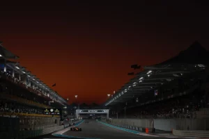 Lando Norris gana el Gran Premio de Abu Dabi, ¡el título de Constructores para McLaren!