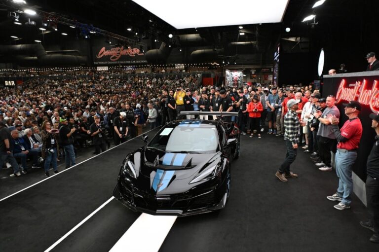 El Corvette ZR1 VIN 001 2025 recauda 3,7 millones de dólares para la Cruz Roja en una subasta benéfica