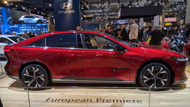 Nuevo Mazda 6e EV se enfrenta al Tesla Model 3 y al VW ID7 en Europa