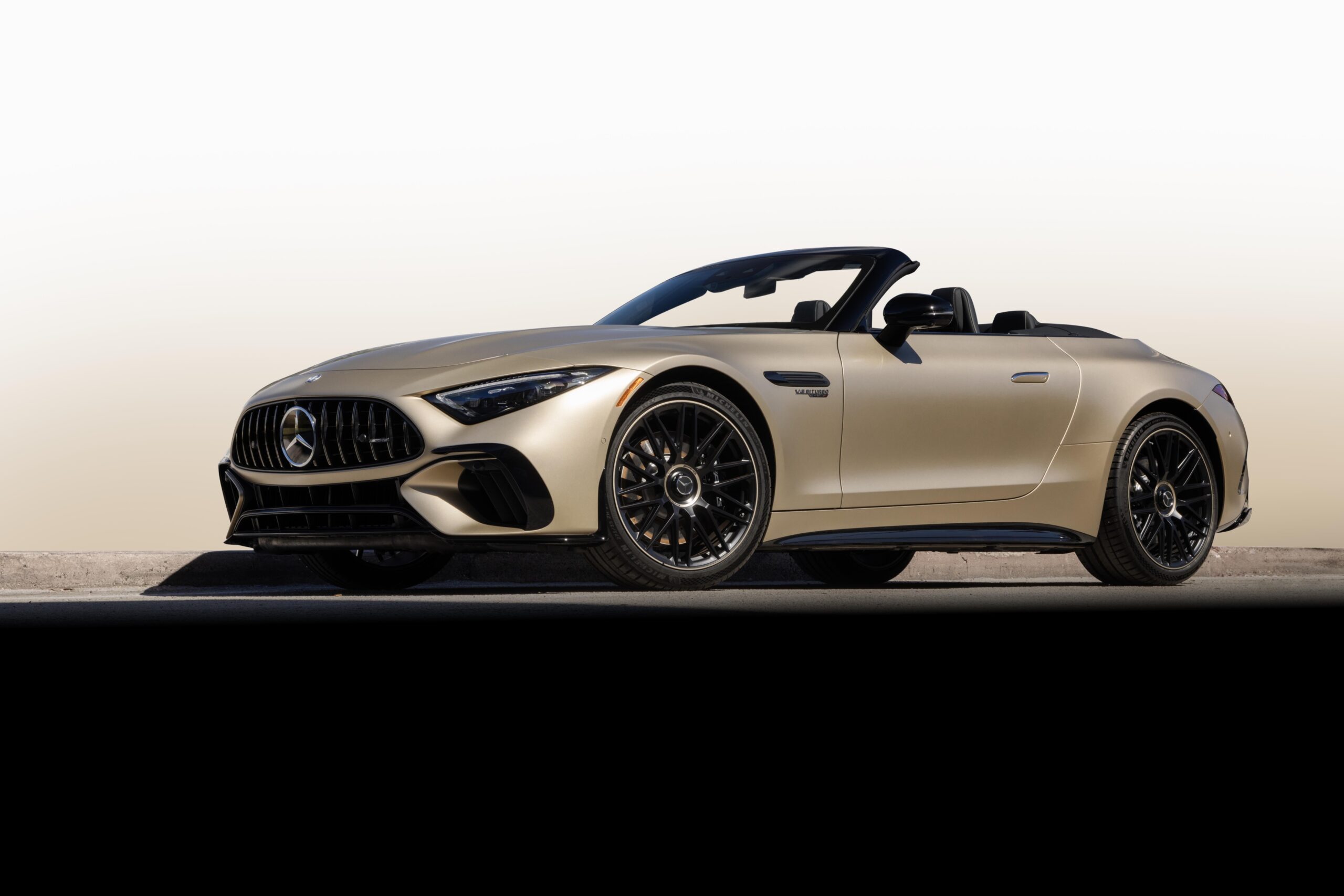 El exclusivo  Mercedes-AMG SL 63 MANUFAKTUR Golden Coast debuta en EE.UU.
