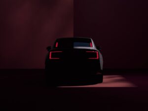 Más rápido y con más distancia que cualquier otro Volvo anterior: el nuevo ES90 suma 300 km en 10 minutos y recorre 700 km con una sola carga
