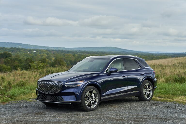 Genesis Electrified GV 70 nombrado el mejor automóvil de lujo de 2025 por Cars.com