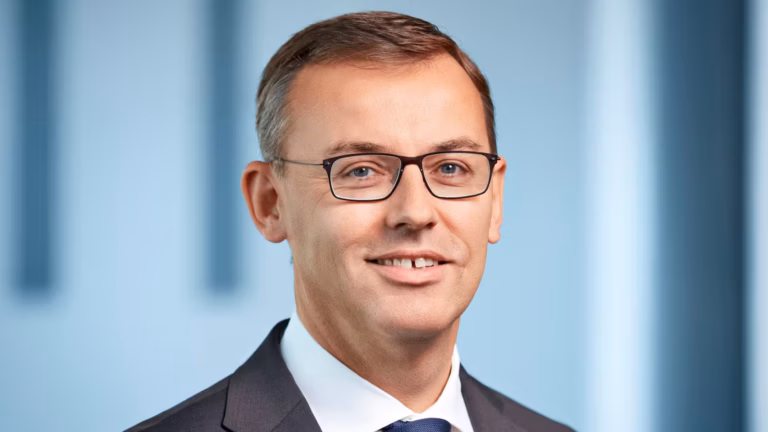 Stellantis nombra nuevos responsables para las marcas Peugeot, Jeep y DS mientras continúa la reestructuración post-Tavares