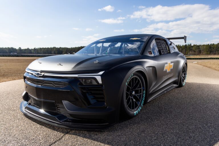 Chevrolet presenta el prototipo Blazer EV.R NASCAR en Daytona