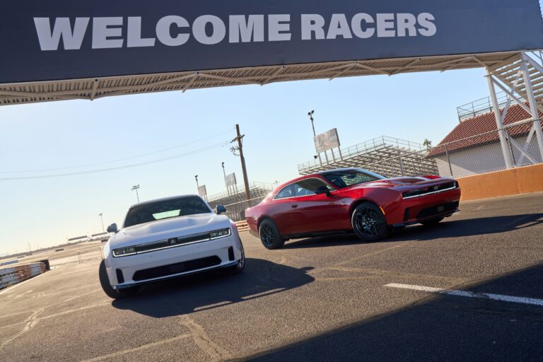Los nuevos Dodge Charger Daytona y Ram 1500 se adjudican los premios MotorWeek Drivers’ Choice Awards 2025