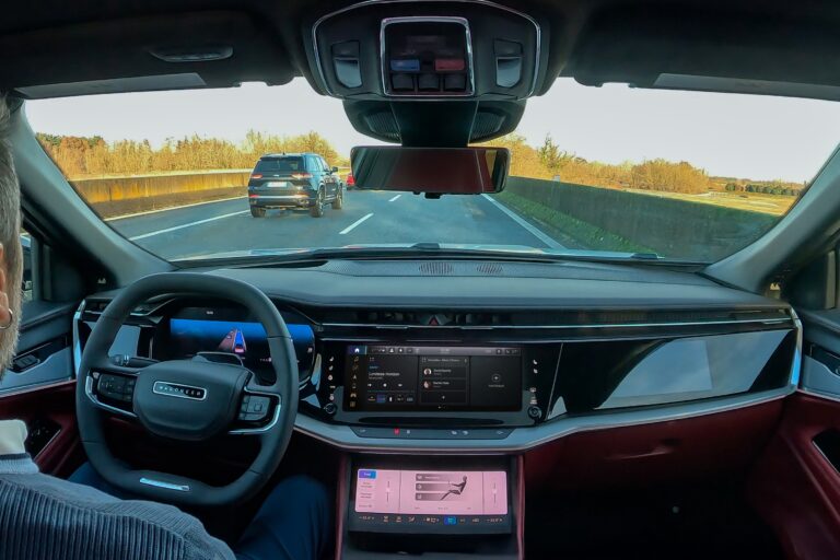 Stellantis presenta STLA AutoDrive, tecnología autónoma manos libres