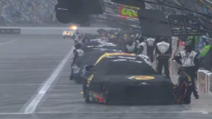 La carrera más esperada del año se vio alterada y se detuvo inmediatamente debido a la lluvia en Daytona