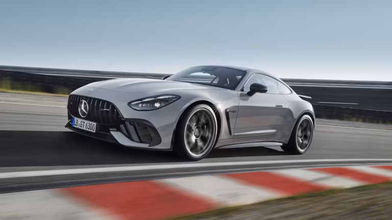 Mercedes desarrolla un nuevo motor V8 mientras las ventas de vehículos eléctricos se estancan a nivel mundial