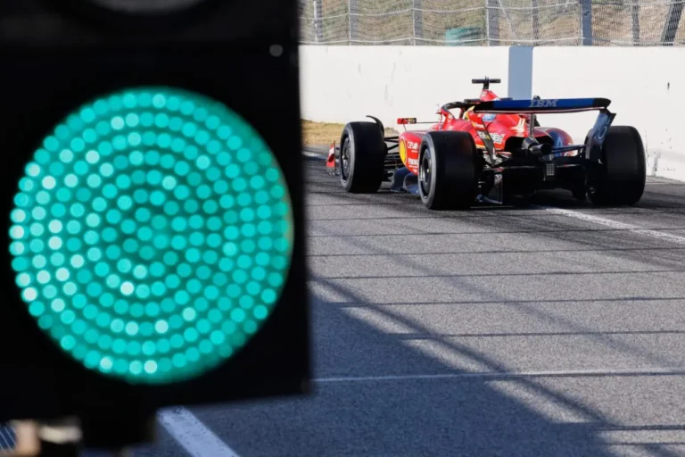 Fórmula 1 | Test Pirelli: El primer día en la pista de Barcelona con Ferrari y McLaren