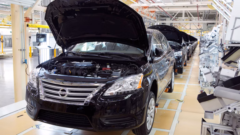 Nissan aumenta su producción en México ante los aranceles de Trump y podría subir los precios de toda su línea