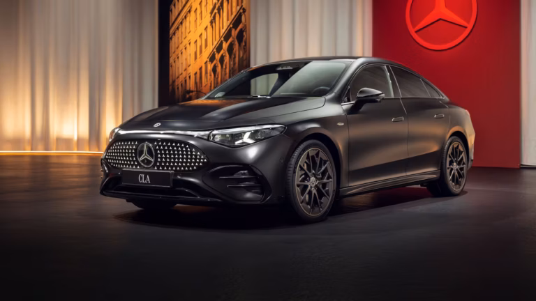 El sedán Mercedes-Benz CLA de próxima generación se vuelve eléctrico en su lanzamiento