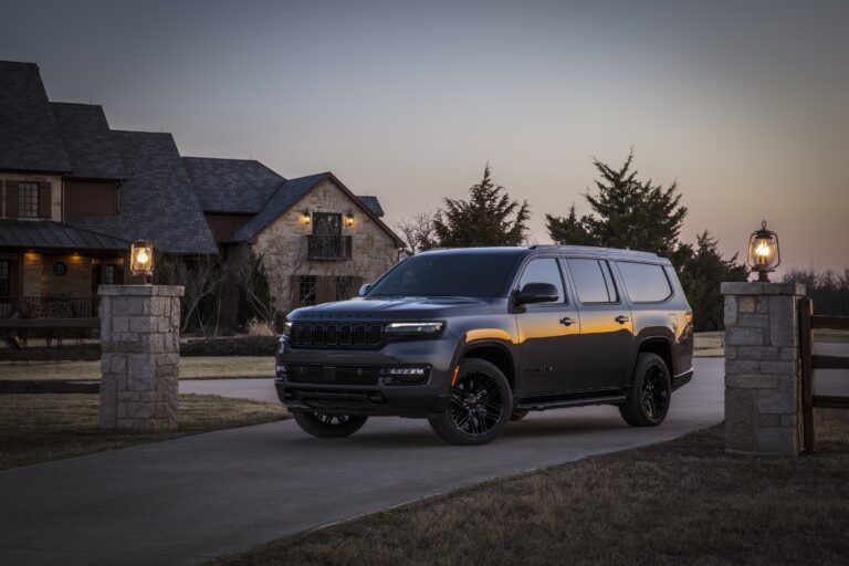 Chrysler Pacifica y Jeep Wagoneer L se llevan los máximos honores de US News & World Report 2025