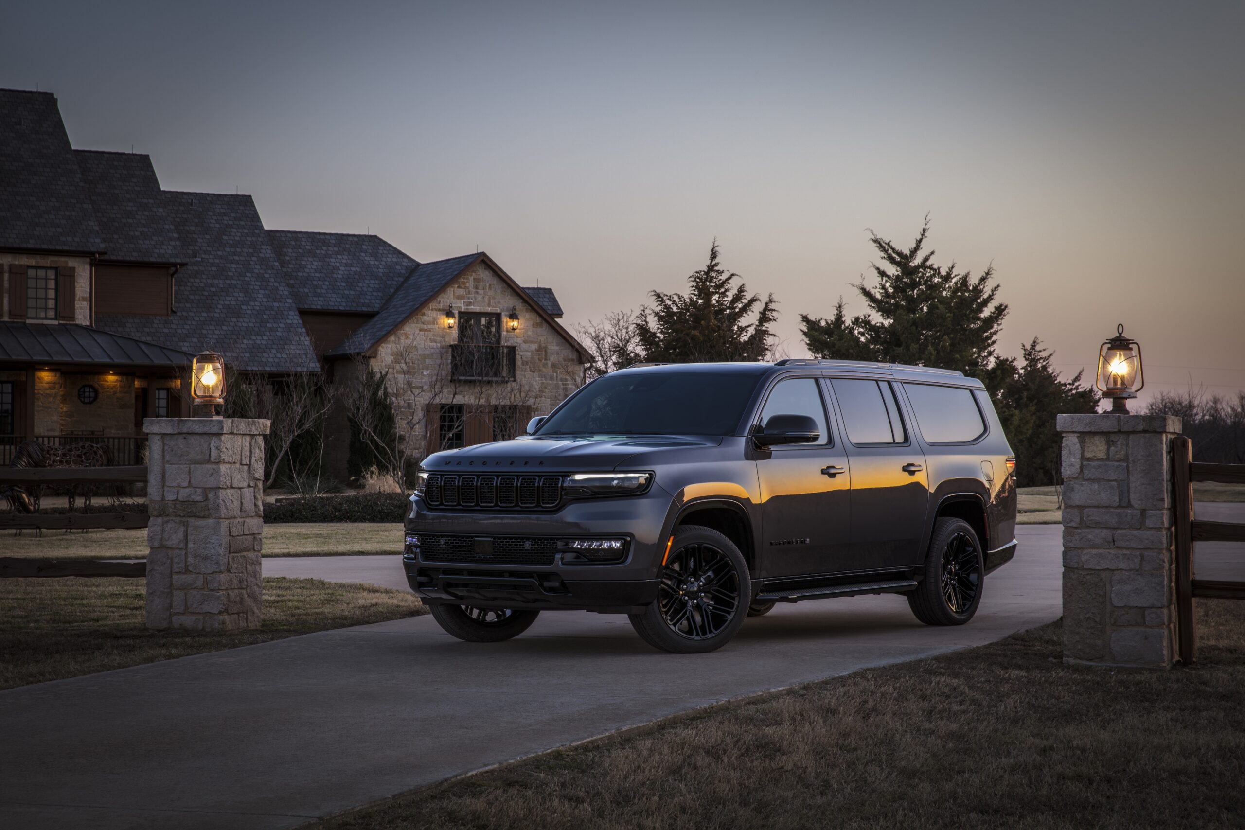 Chrysler Pacifica y Jeep Wagoneer L se llevan los máximos honores de US News & World Report 2025