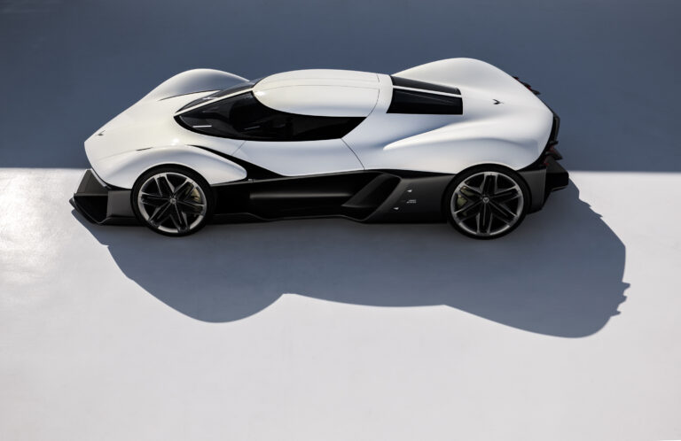 GM abre un nuevo estudio de diseño avanzado en el Reino Unido y presenta un prototipo inspirado en el Corvette