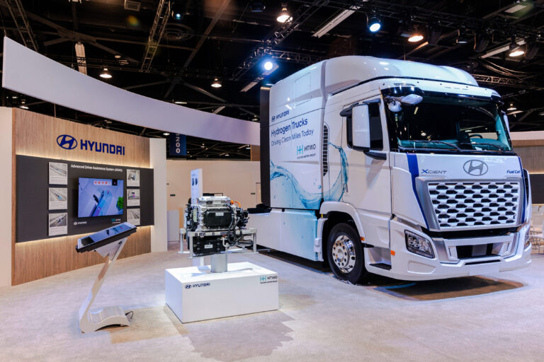 Hyundai Motor presenta el nuevo camión de pila de combustible de servicio pesado XCIENT en la ACT Expo 2025