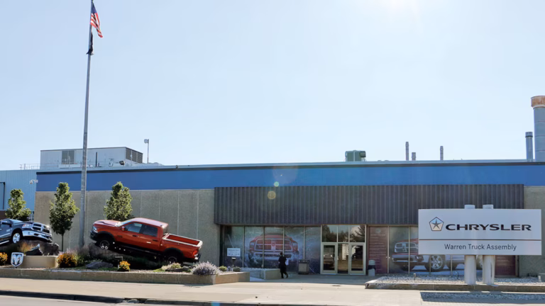 Stellantis reduce producción de Full-Size en Warren y se prepara para lanzar planta de camionetas en México