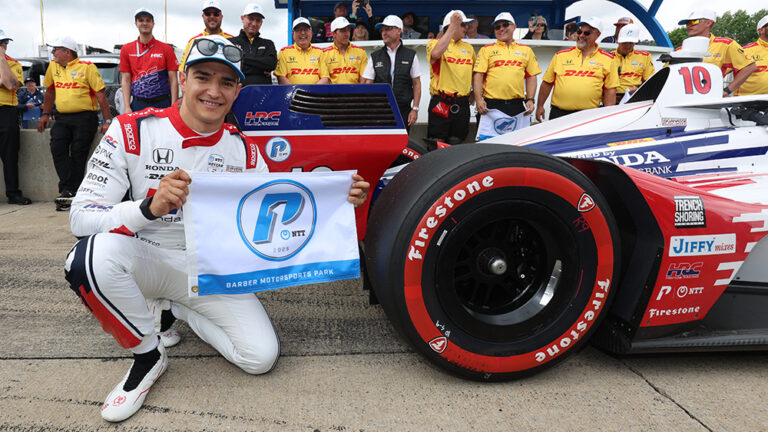 Alex Palou se lleva la pole en los últimos segundos de la emocionante clasificación de Barber