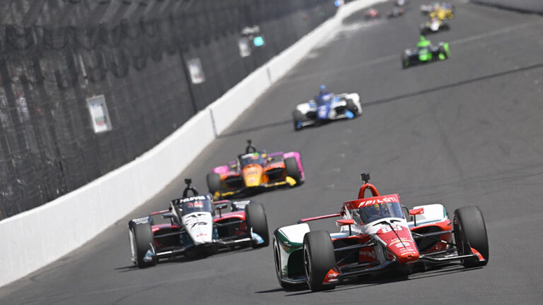 Josef Newgarden se lleva el primer puesto en la práctica final de las 500 Millas de Indianápolis